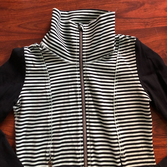 Lululemon Daily Yoga Jacket - Picture 7 of 12